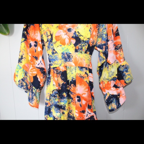 â˘BETSEY JOHNSON⢠Kimono V-Neck Bell Sleeve Top - Picture 3 of 7